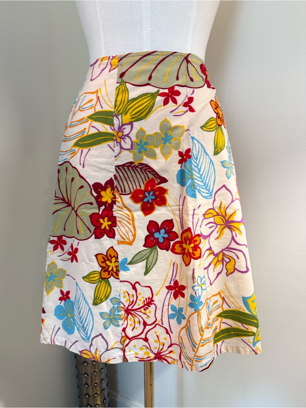 Izod Floral A-Line Skirt in Cream with Red, Yellow, Blue & Green 8/10